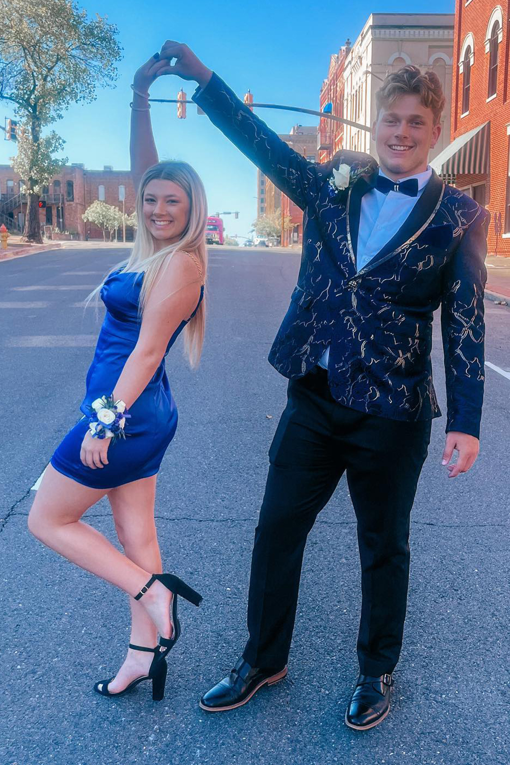 Formal Men's Prom Suits in Dark Navy with Gold Pattern Shawl Lapel 2-Piece Set