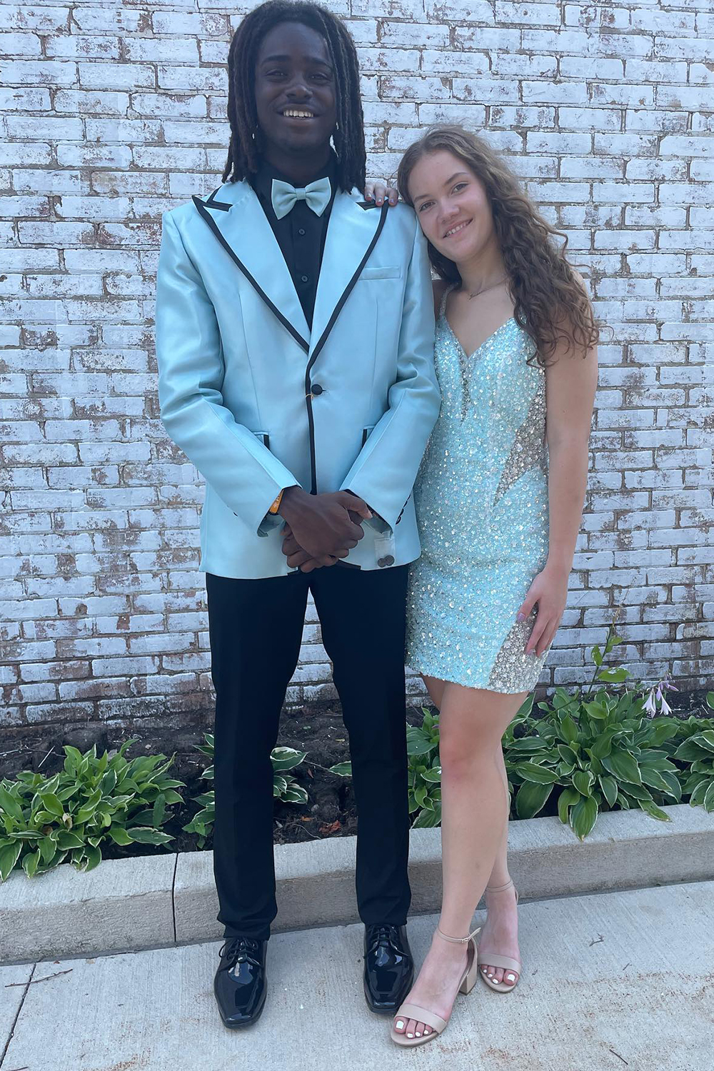 Black-Trimmed White Peak Lapel Prom Suits for Men 2-Piece Set