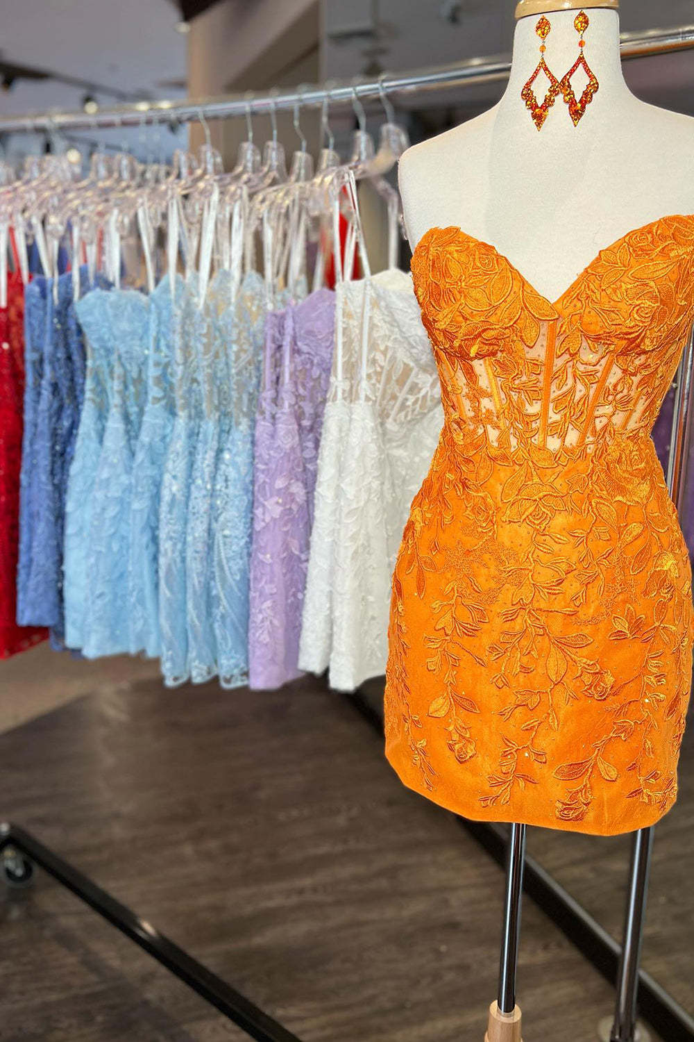 Sheath Sweetheart Yellow Short Cocktail Dress With Appliques