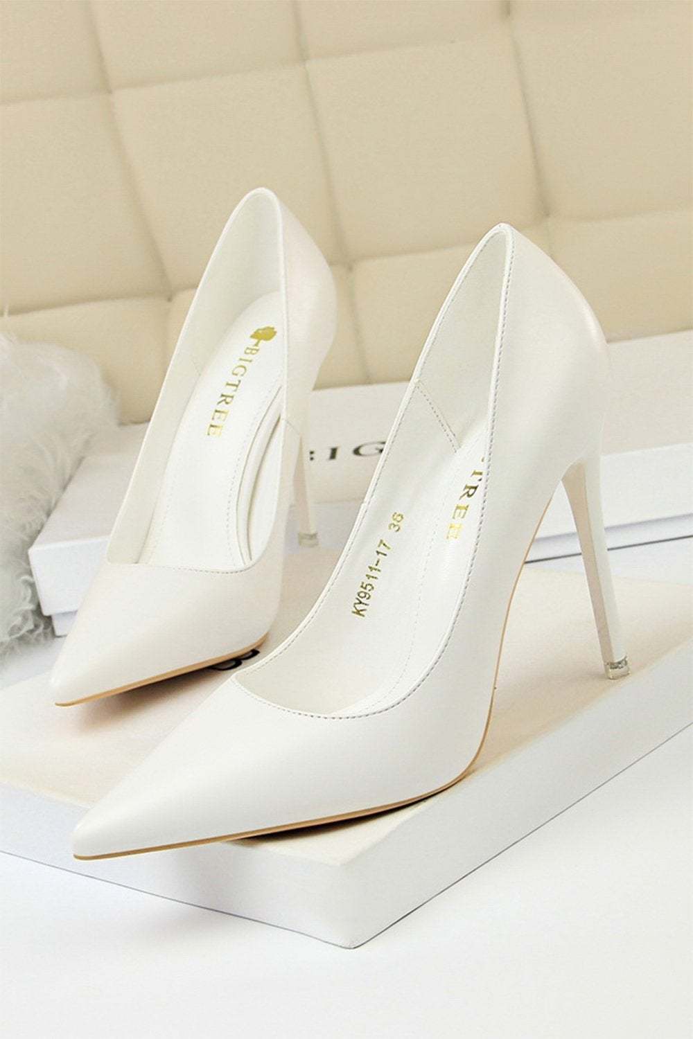 Pointed Stiletto Heels with a Shallow Mouth and Super High Heel