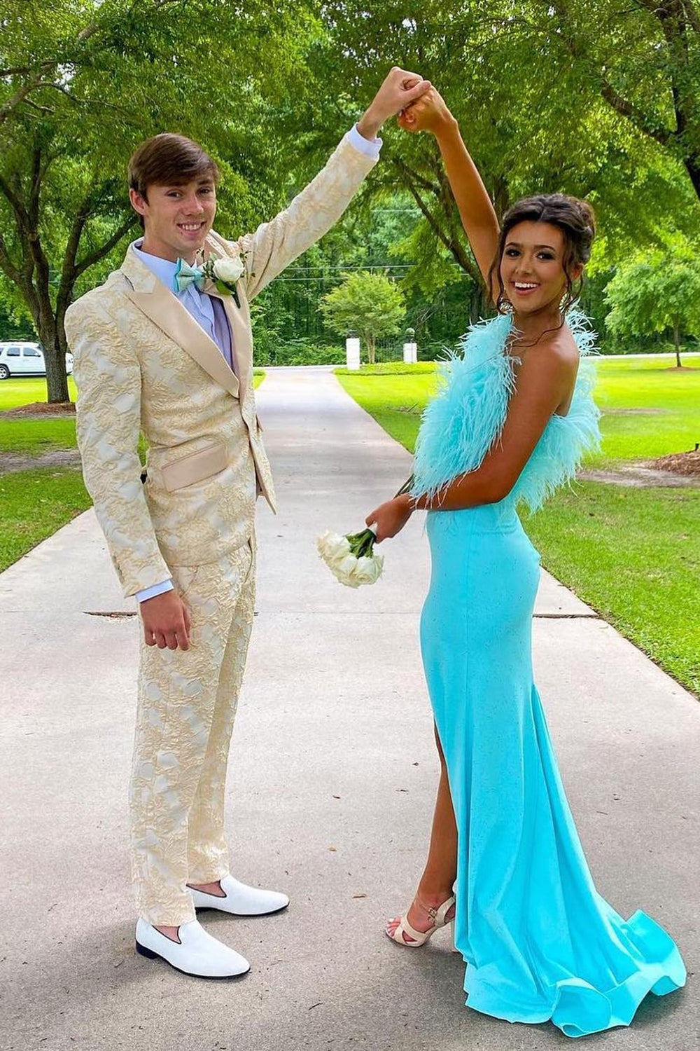 Men's Light Yellow Jacquard Prom Suits with Peak Lapel and Two Buttons