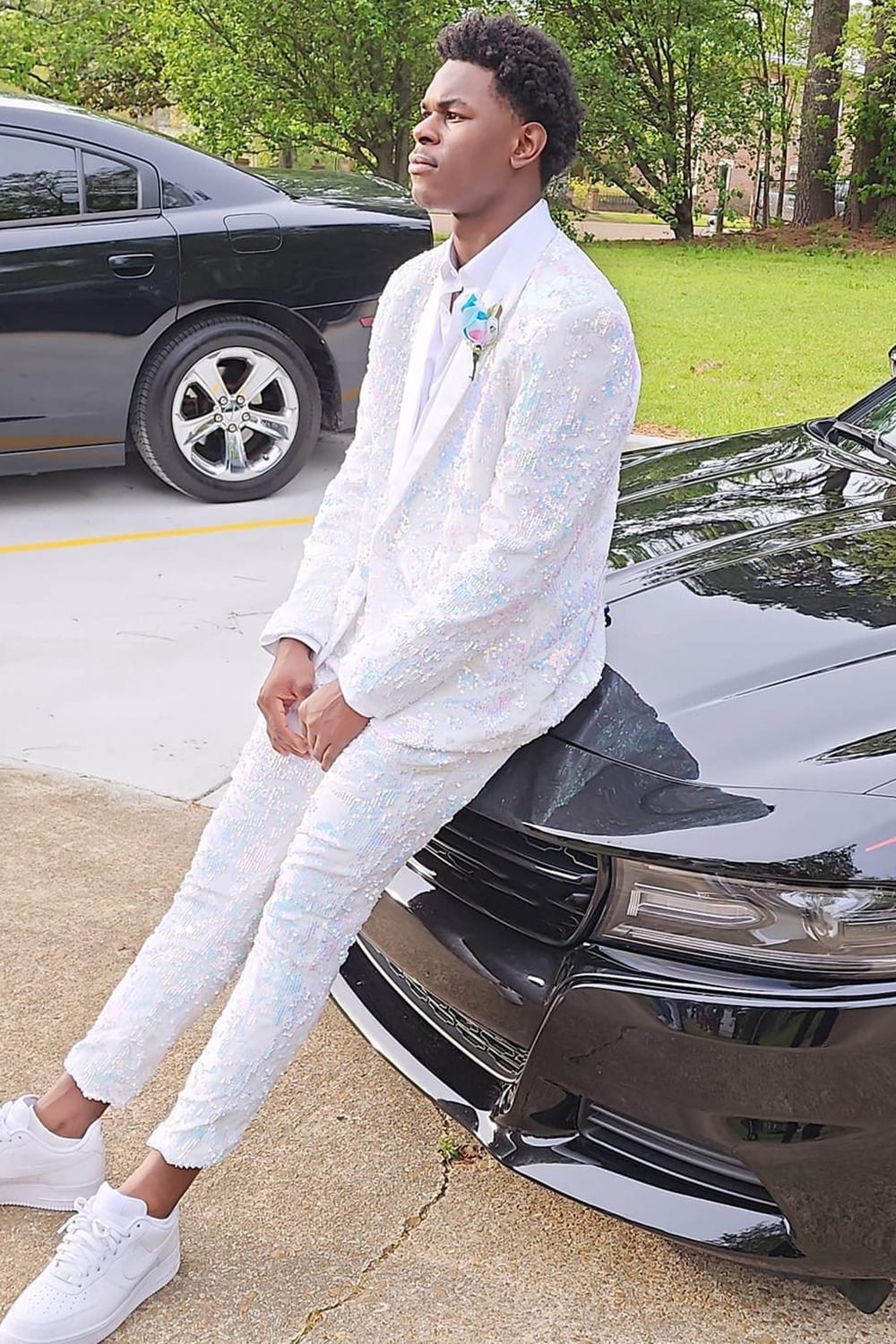 Men's Slim Fit White Two-Piece Suit with Single-Button Shawl Lapel Tuxedo