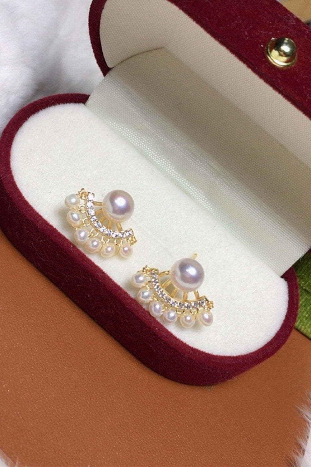 Beaded Earrings in White Pearl