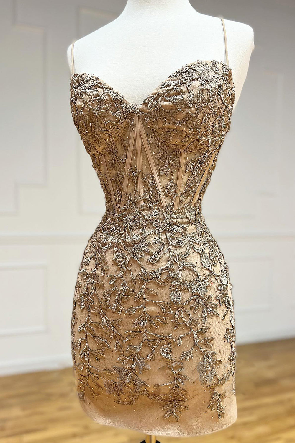 Pink Spaghetti Straps Tight Short Cocktail Dress With Appliques