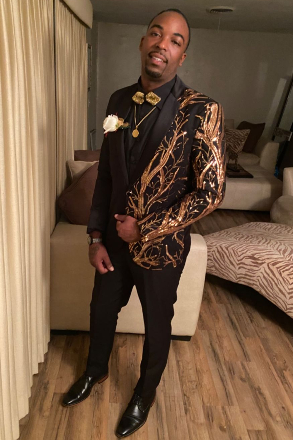 Men's 2-Piece Prom Suits with Black Golden Sequin Notch Lapel
