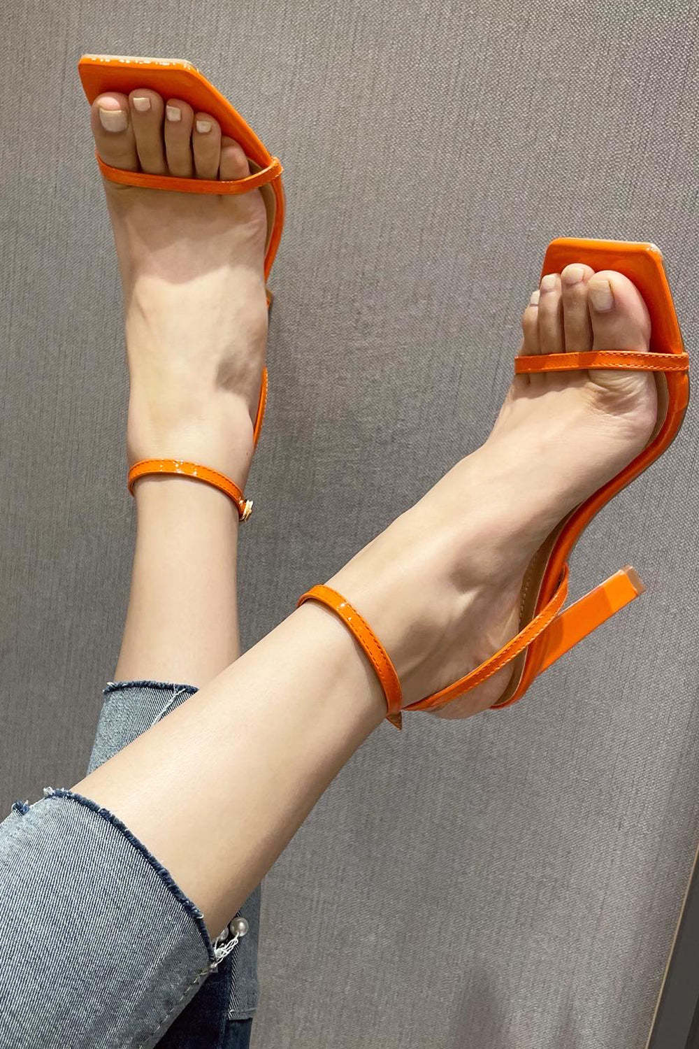 Thick High Heels with a Square Head in One Word