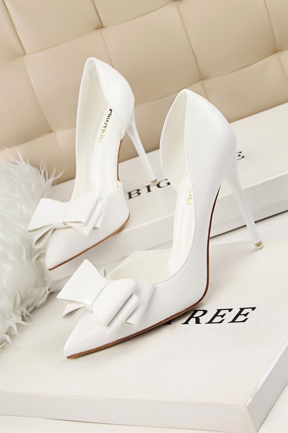Pointed Hollow Side High Heels with Sweet Bow