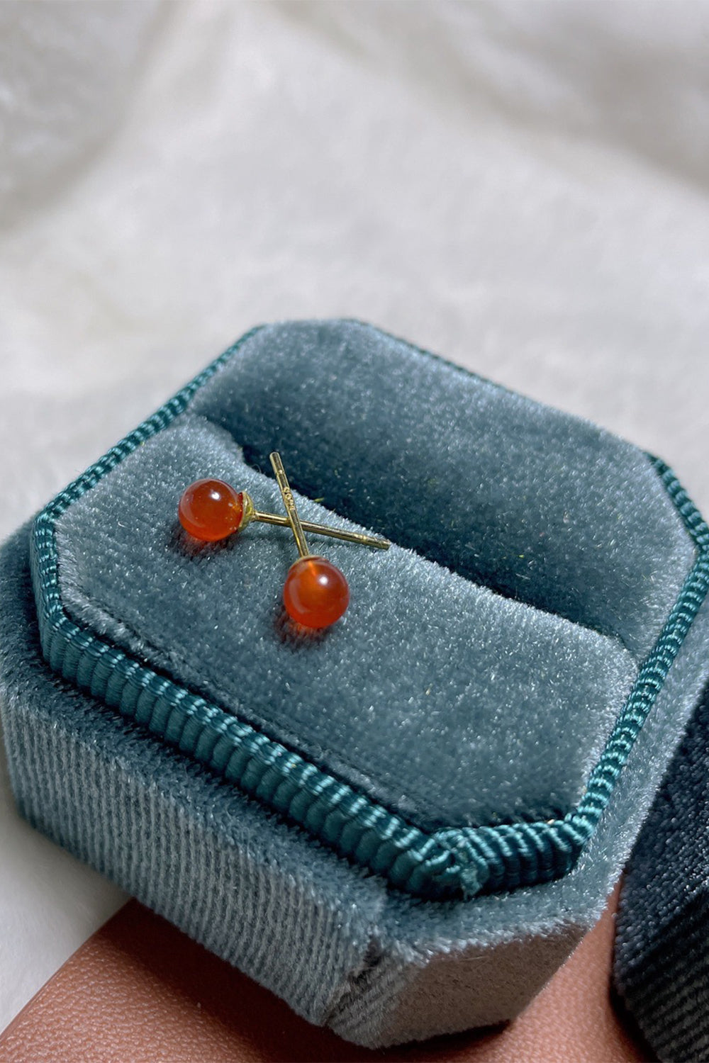 Stud Earrings in Onyx and Jade