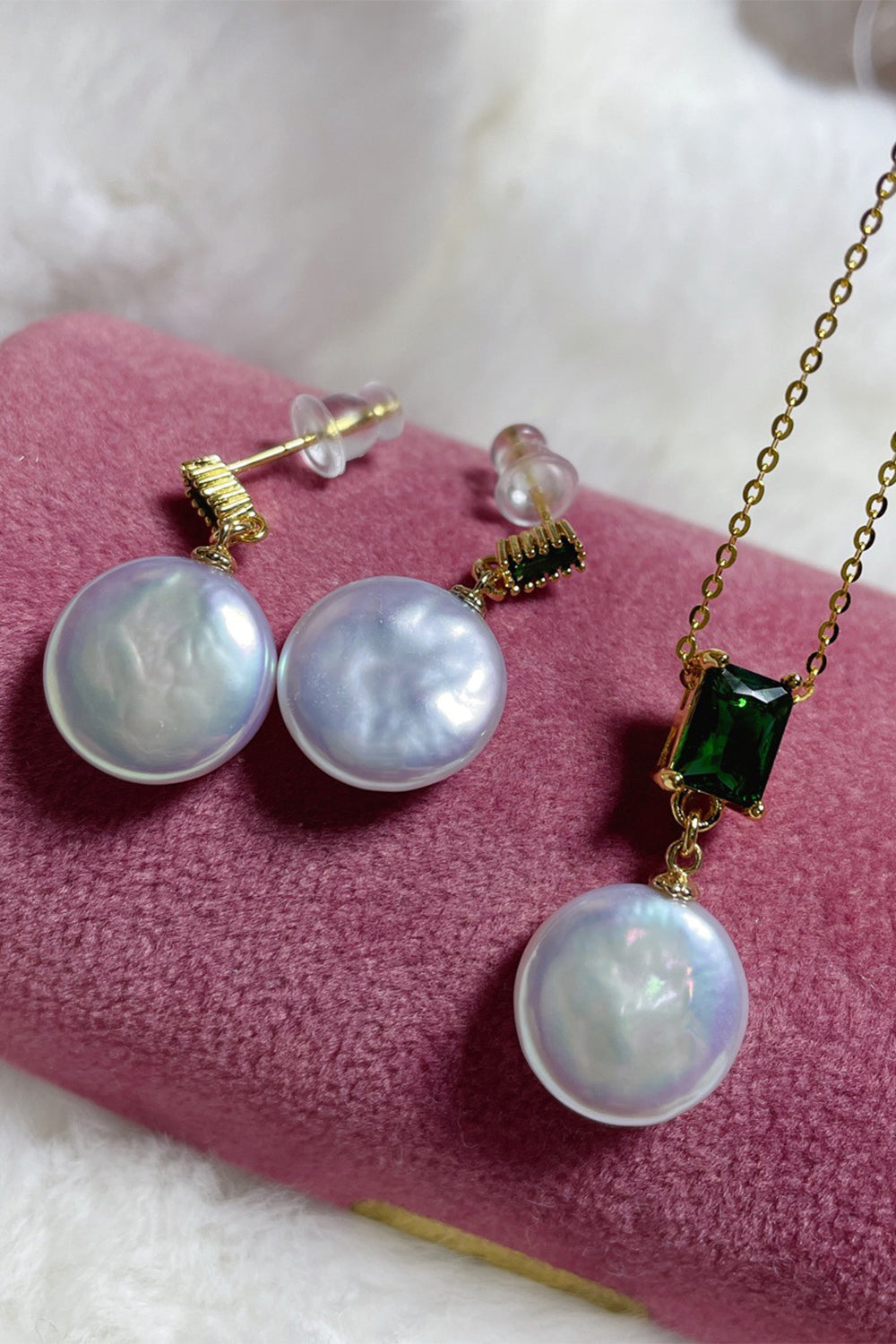 Earrings and Necklace with White Pearls