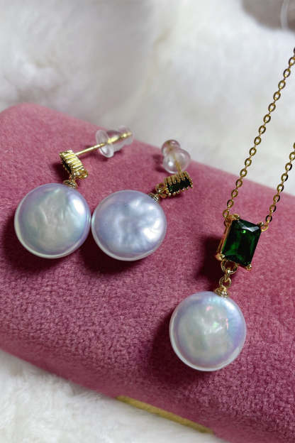 Earrings and Necklace with White Pearls