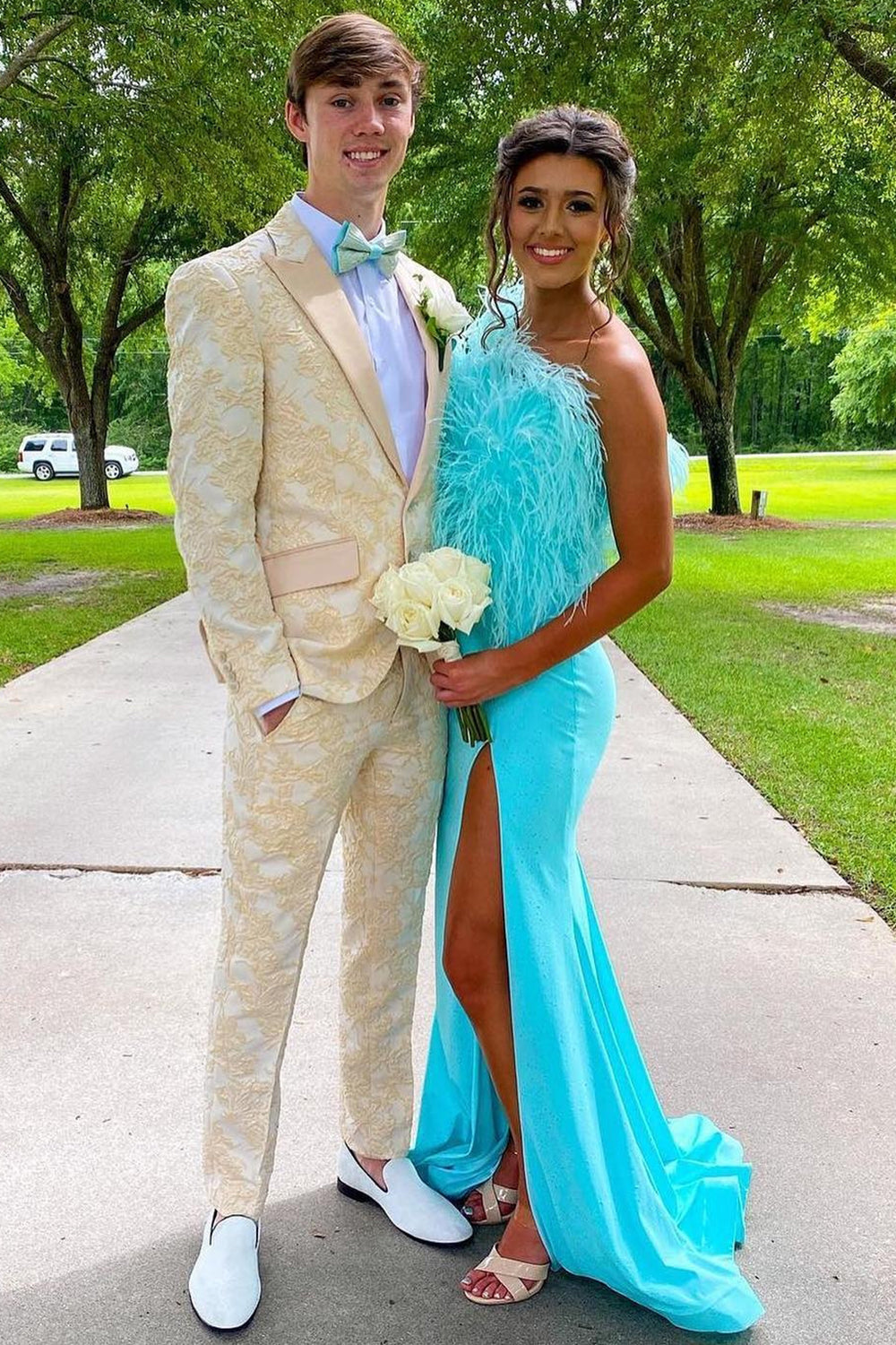 Men's Light Yellow Jacquard Prom Suits with Peak Lapel and Two Buttons