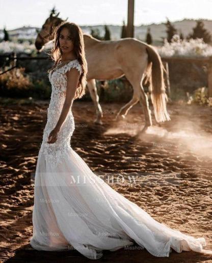 Elegant V-neck Sleeveless Mermaid Wedding Dresses with Lace