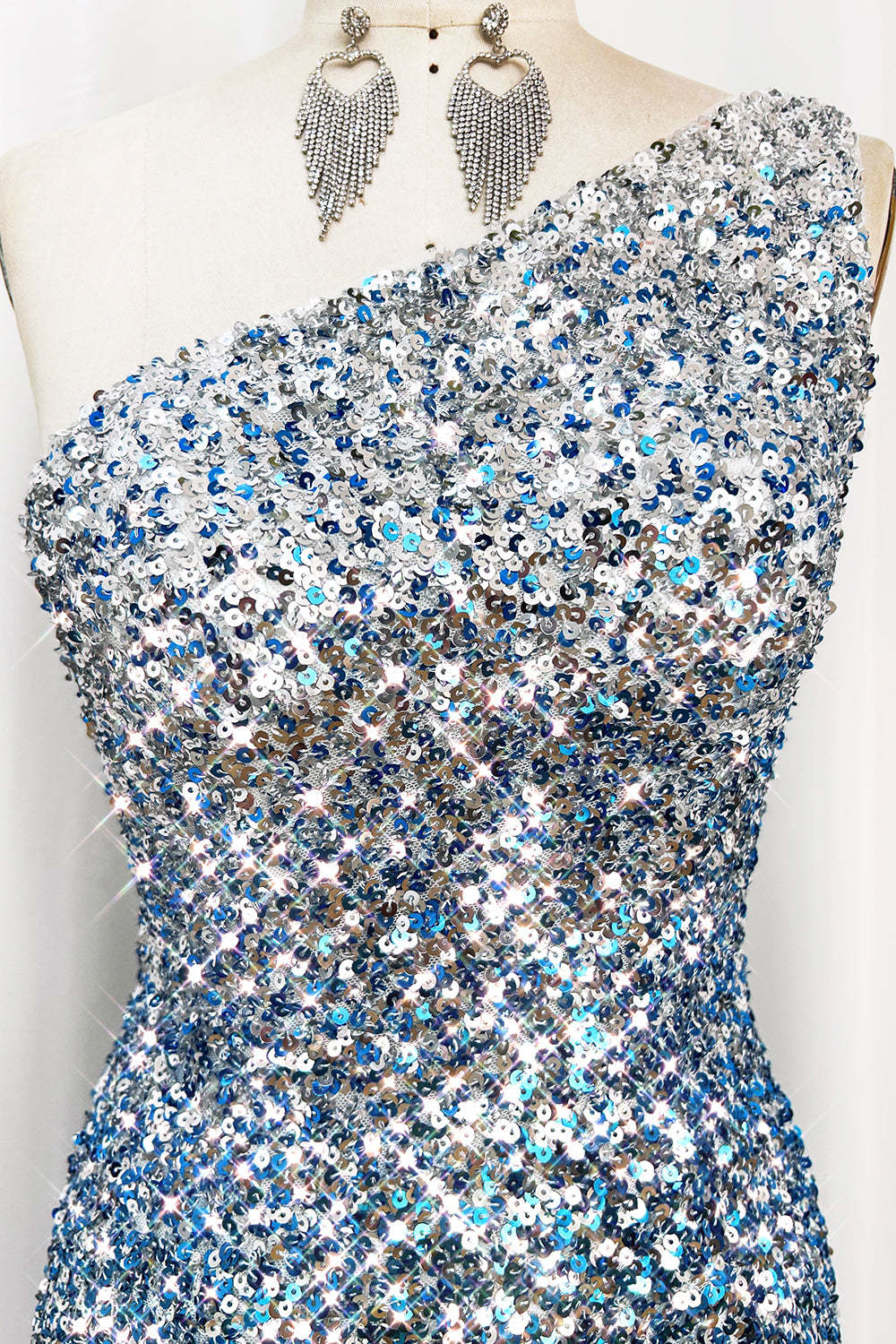 Sparkly Bodycon Spaghetti Straps Blue Sequins Short Cocktail Dress With Tassel