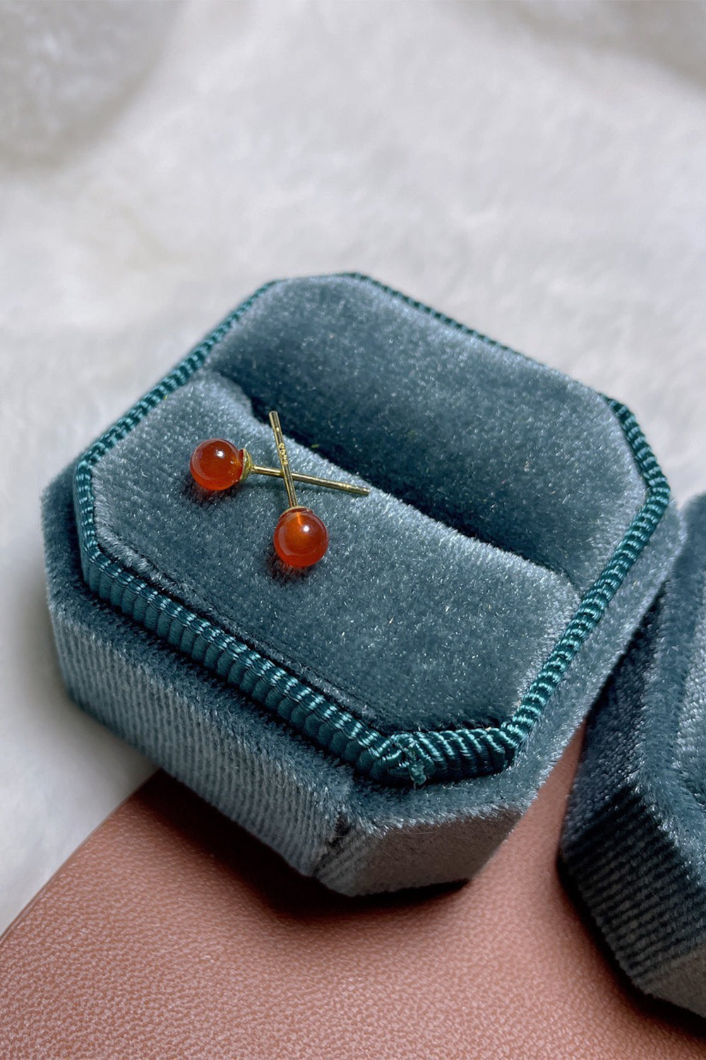 Stud Earrings in Onyx and Jade