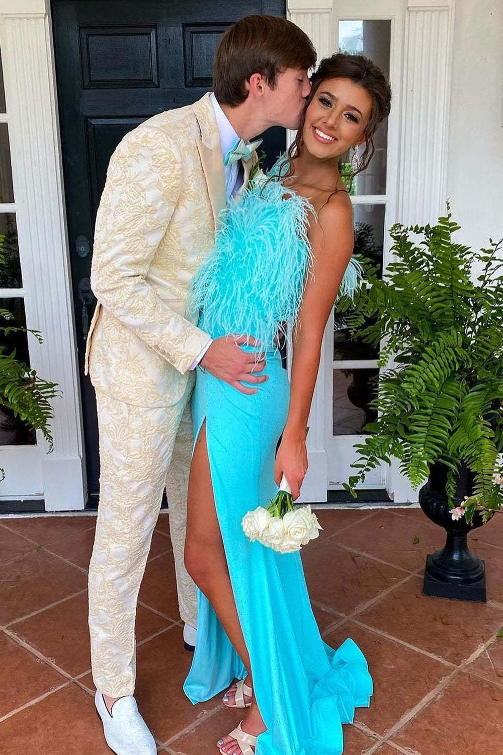 Men's Light Yellow Jacquard Prom Suits with Peak Lapel and Two Buttons