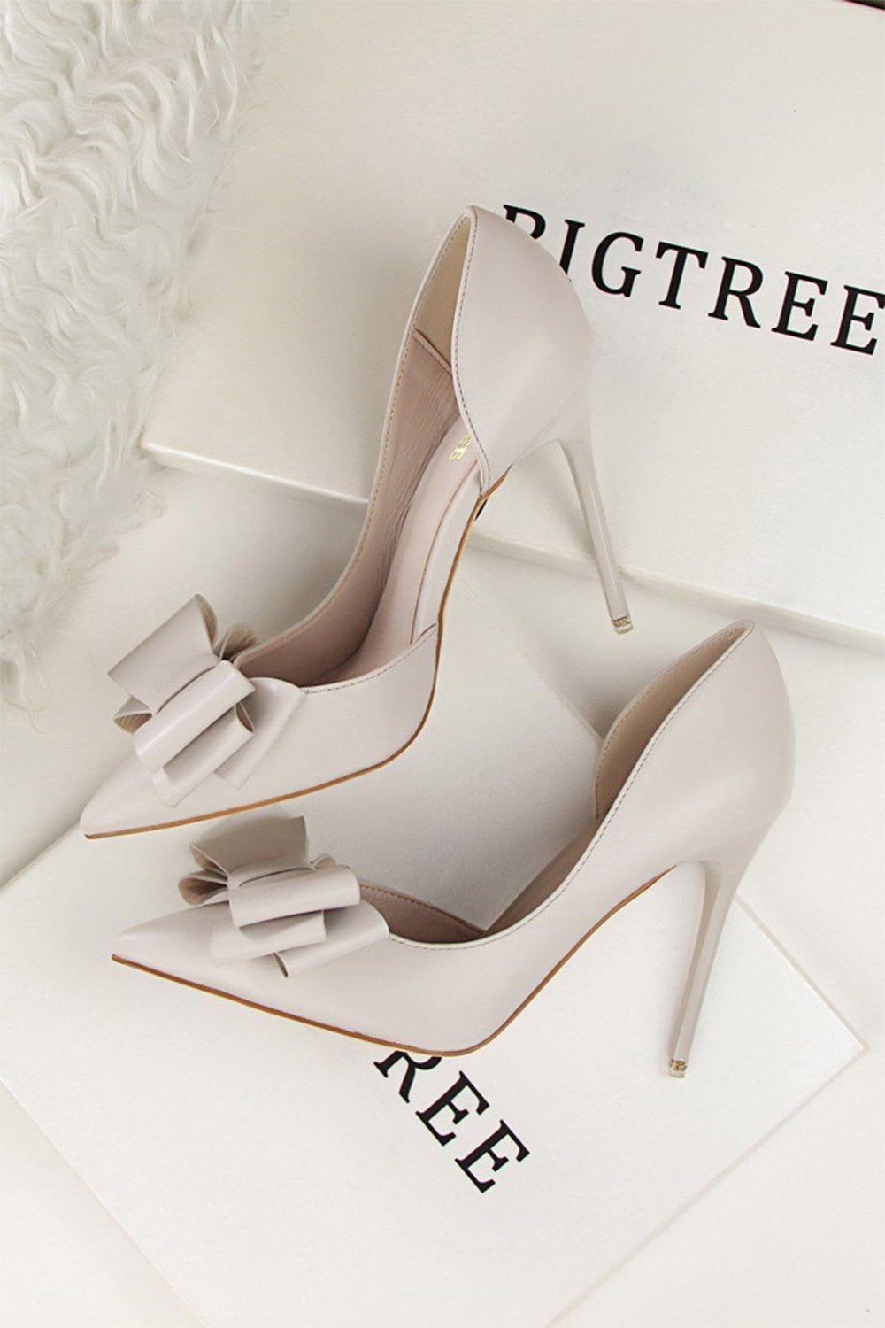 Pointed Hollow Side High Heels with Sweet Bow