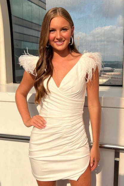 Trendy Bodycon V Neck White Short Cocktail Dress With Feather