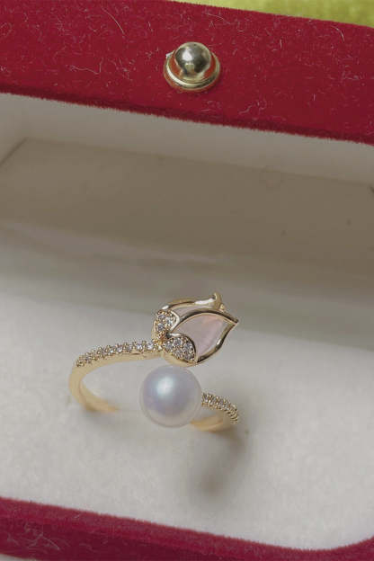 Ring with White Pearl