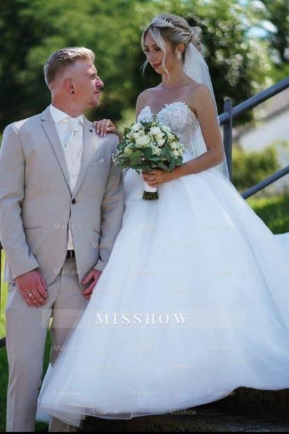 Simple Princess Long A-line Sleeveless Wedding Dresses With Lace