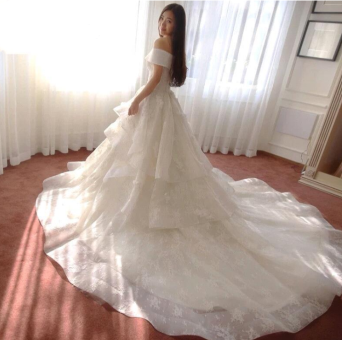 Glamorous Off-the-Shoulder Floor Length Ruffles Princess Lace Wedding Dresses