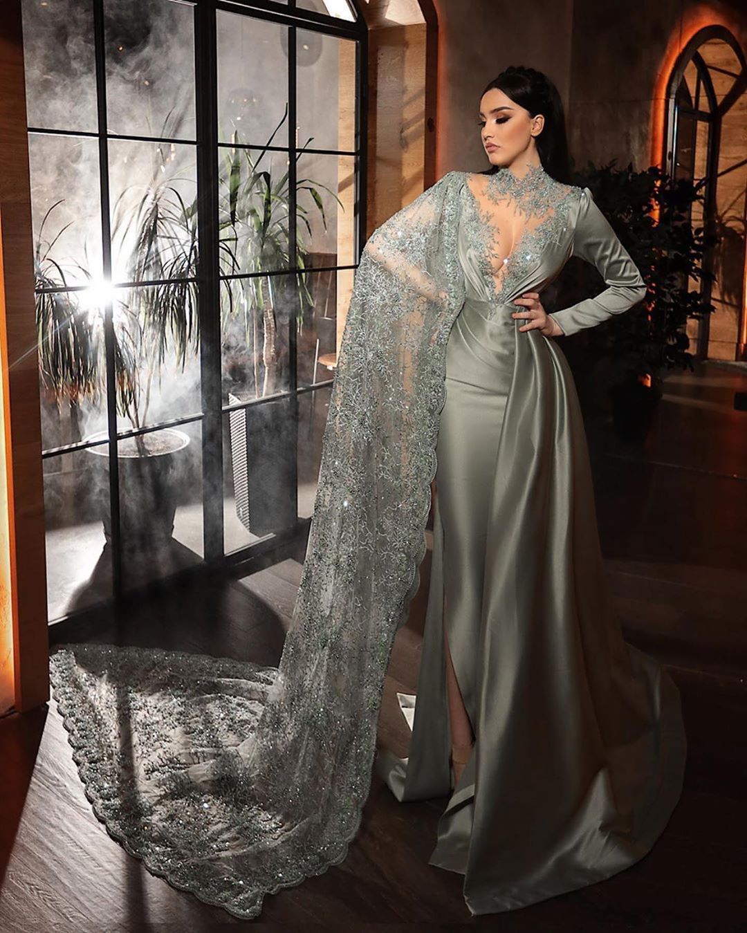 Charming Long Sleeves Split Mermaid Lace Appliques Prom Dress With Side Cape