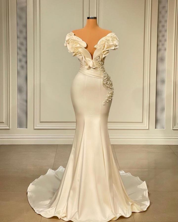 Elegant White Sweetheart Cascading Ruffles Pearl Long Mermaid Prom Dress