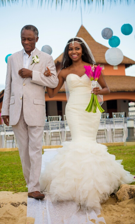 Hot Organza Mermaid Beach Wedding Dresses Backless Sweetheart Pearls Bridal Gowns