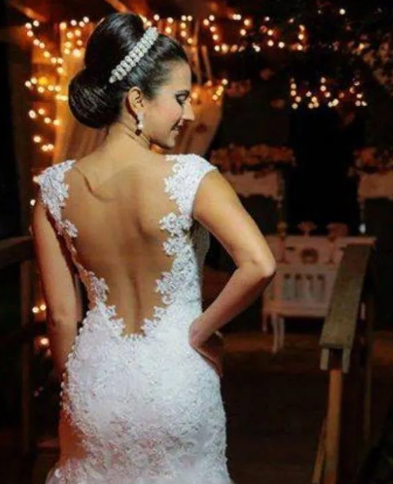 Lace V-Neck Open Back Tulle Vintage Fit and Flare Wedding Dresses