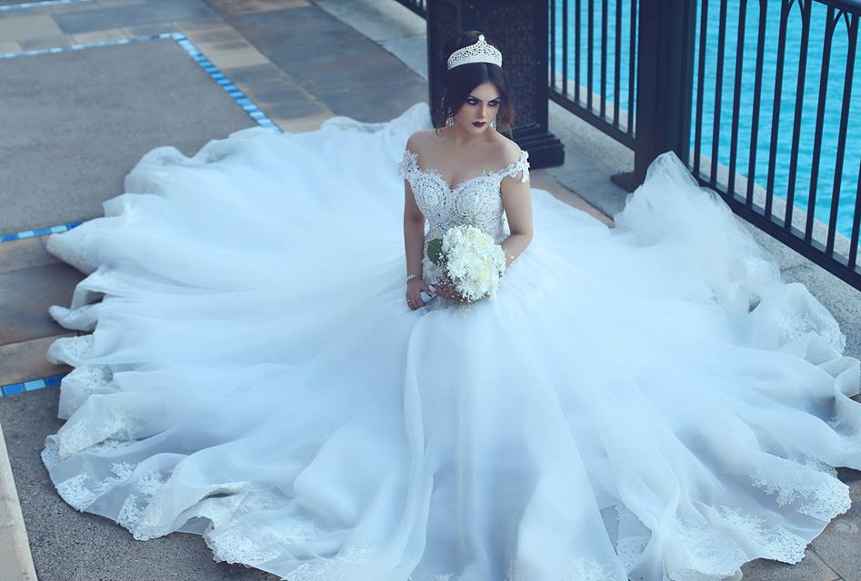 Vintage Off-the-Shoulder Wedding Dresses Crystal Tulle Ball Appliques Bridal Gowns