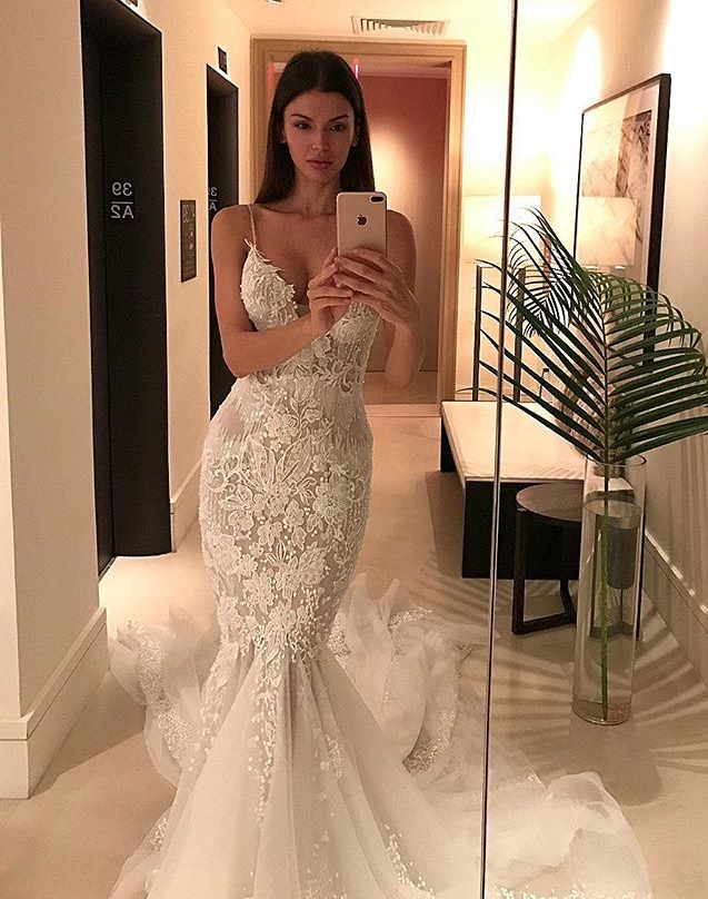 Vintage Spaghetti Strap Tulle Mermaid Lace Button Wedding Dresses