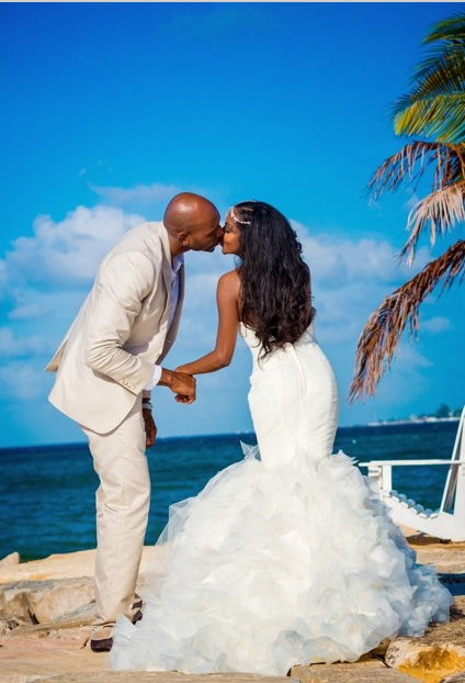 Hot Organza Mermaid Beach Wedding Dresses Backless Sweetheart Pearls Bridal Gowns