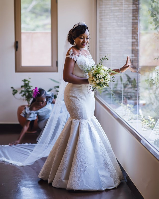 Graceful Scoop Jewel Applique Floor Length Fit And Flare Mermaid Wedding Dresses