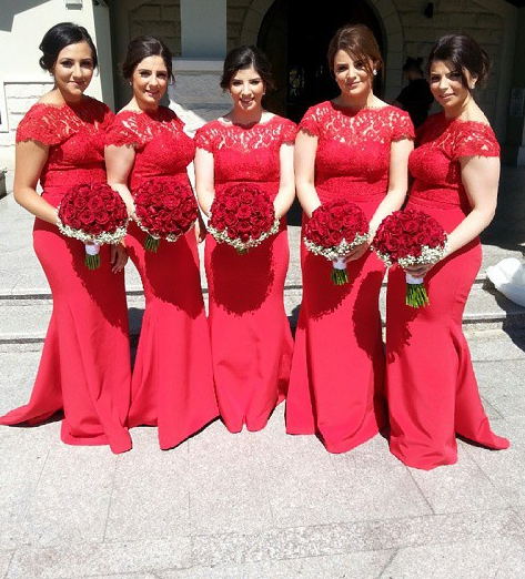 Sexy Red Lace V-Neck Mermaid Bridesmaid Dresses Sweep Train Prom Dresses with Buttons
