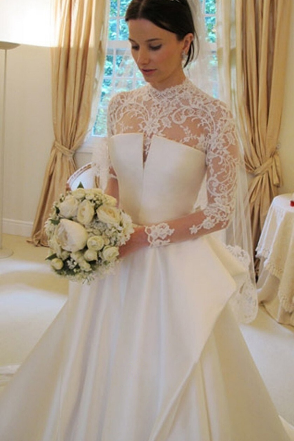 Elegant A-line Long-Sleeve Lace Zipper High-Neck Wedding Dress