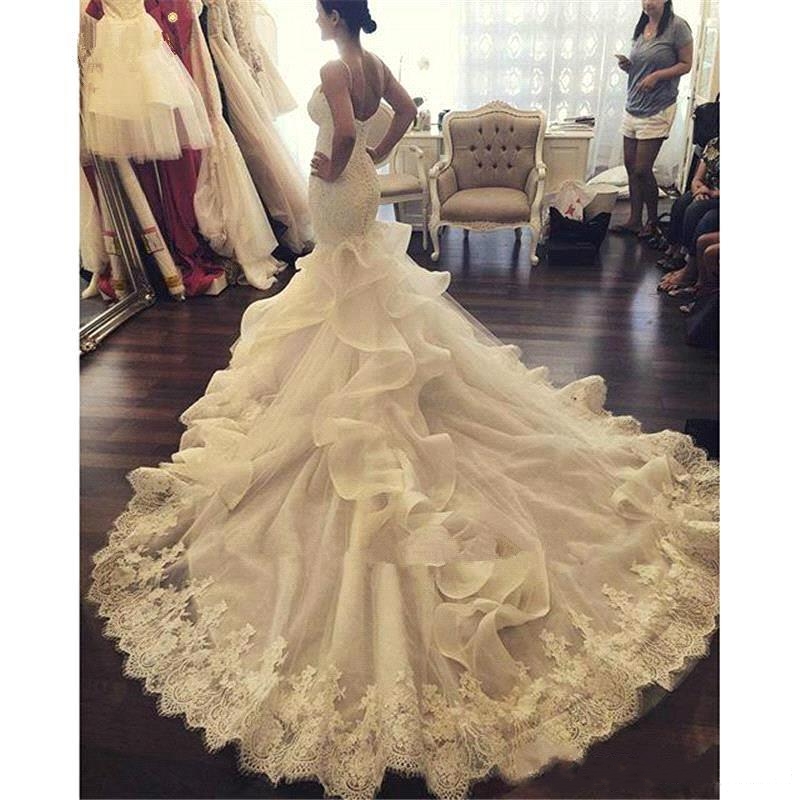 Elegant Fit and Flare Wedding Dresses Spaghettis Straps Bridal Gowns with Ruffles