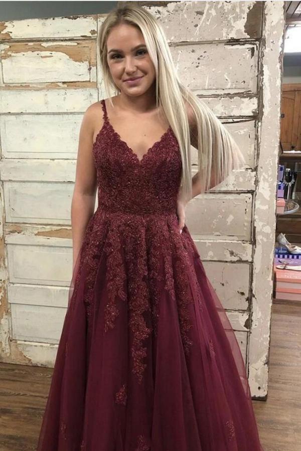 Stunning Spaghetti Straps V-neck Tulle Appliques Lace A-Line Prom Dress