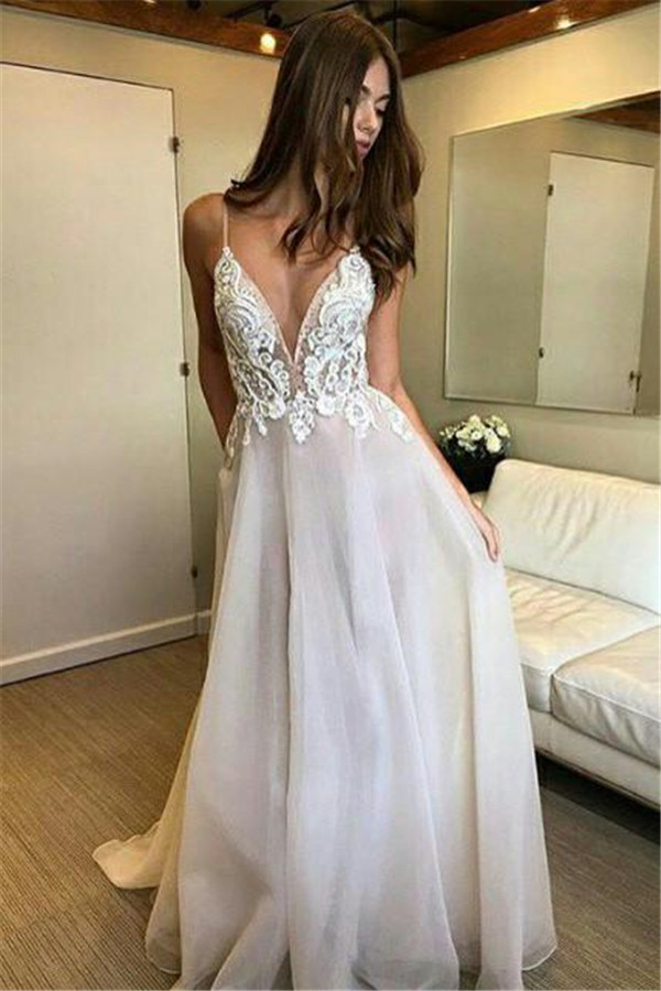 Chic Applique Spaghetti-Strap Prom Dresses Backless Tulle Sleeveless Sexy Evening Dresses