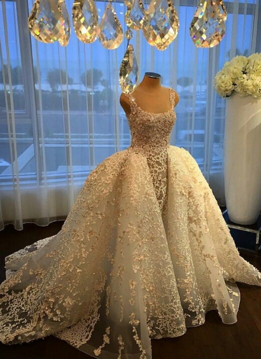 Gorgeous Ball Gown Wedding Dresses Lace Appliques Bridal Gowns with Overskirt