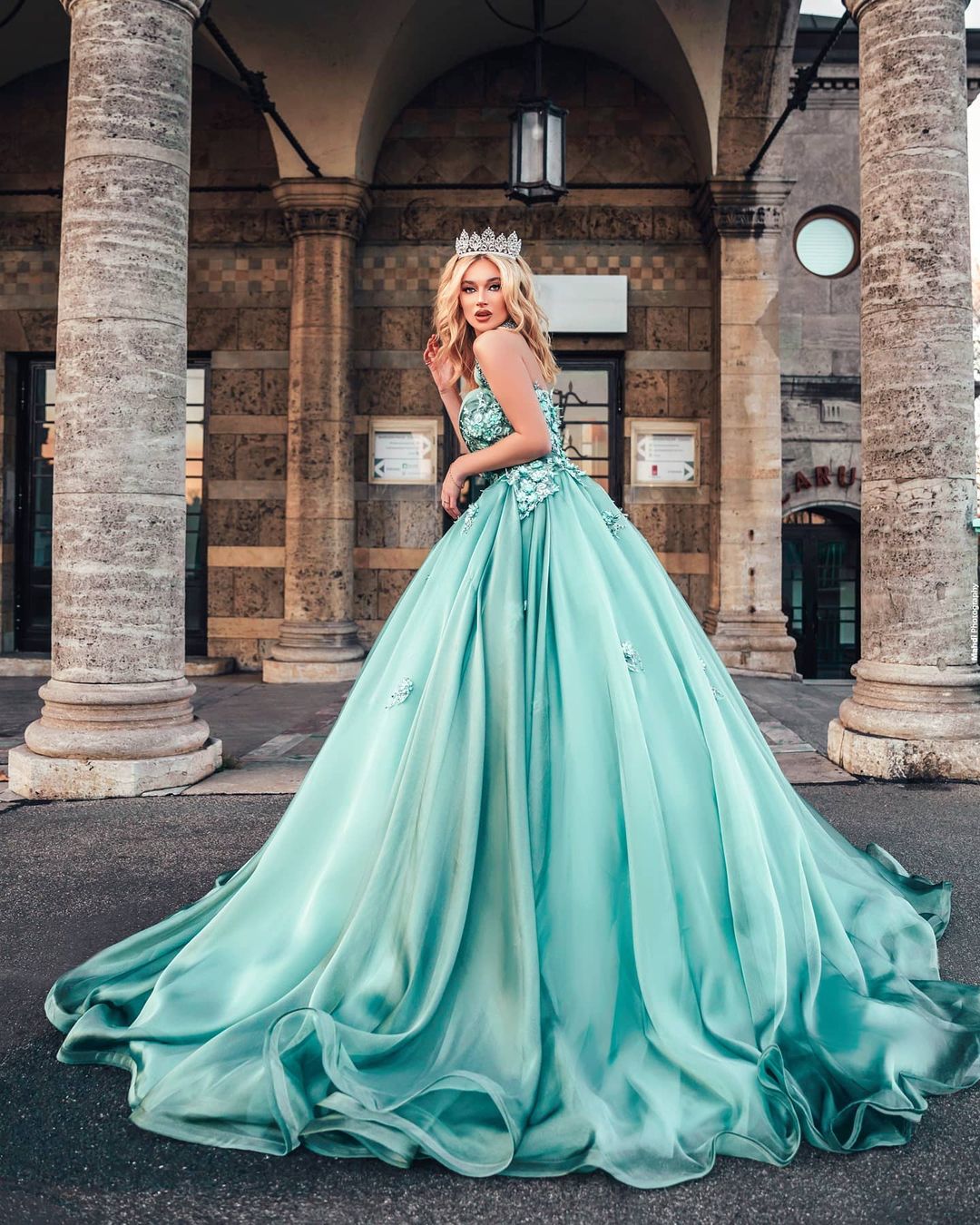 Stunning Halter Sweetheart Princess Dress Appliques Lace Ball Gown Prom Dress