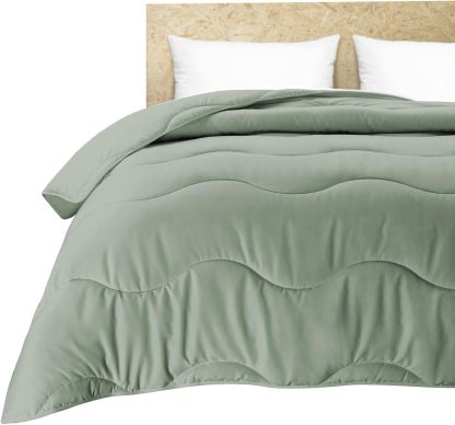 Lightweight Comforter Cooling Green, All Season Duvet Insert Breathable Queen Size Summer Bedding, Soft Microfiber Cool Down Alternative Quilt with Corner Tabs
