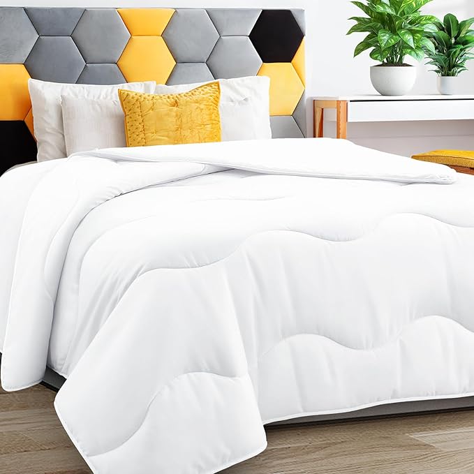 Lightweight Comforter Cooling White, All Season Duvet Insert Breathable King Size Summer Bedding, Soft Microfiber Cool Down Alternative Quilt with Corner Tabs, 102x90 inch