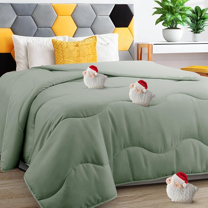 Lightweight Comforter Cooling Green, All Season Duvet Insert Breathable Queen Size Summer Bedding, Soft Microfiber Cool Down Alternative Quilt with Corner Tabs