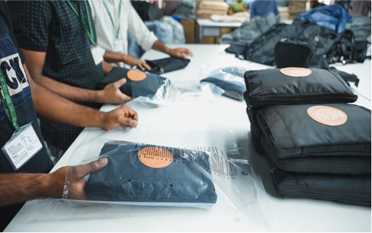 {"default":"packing cosmetic bags"}