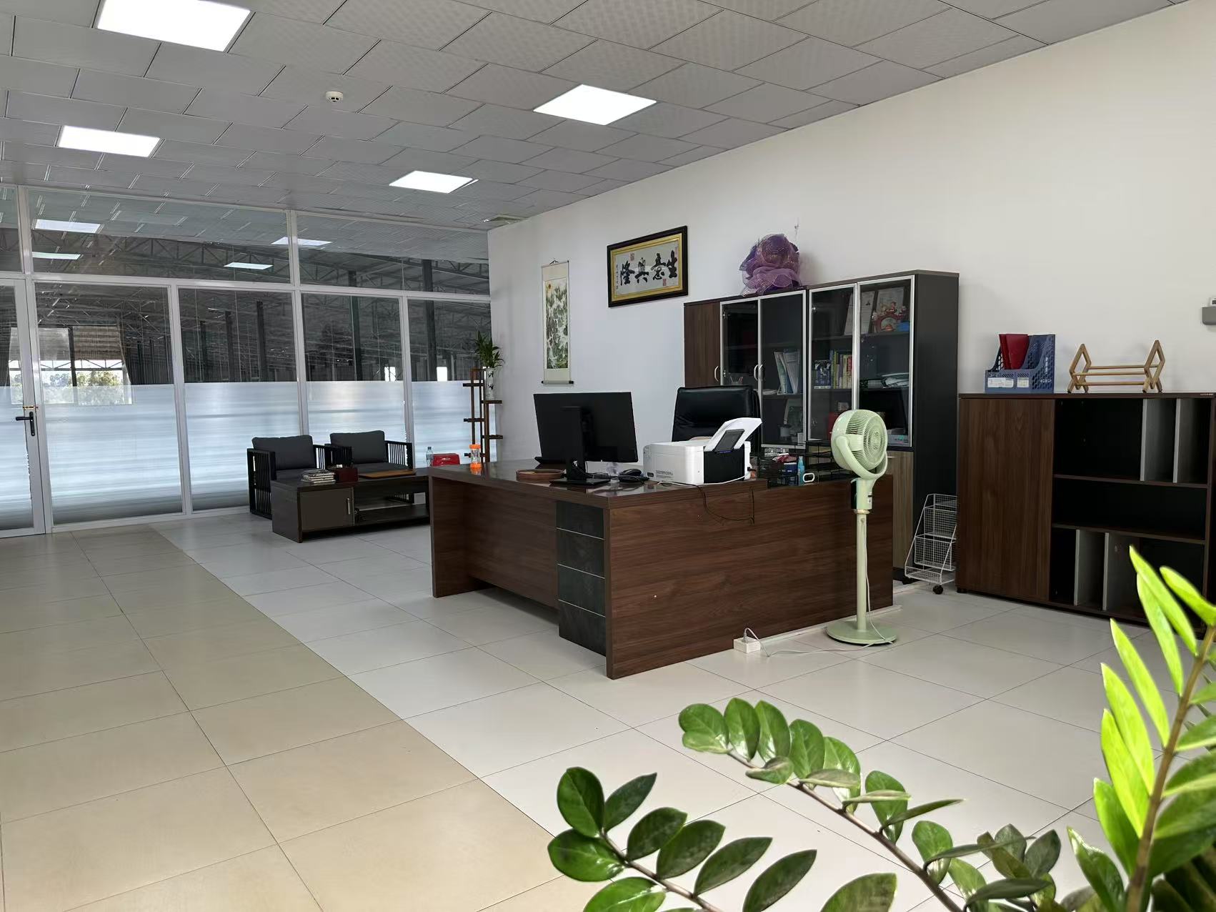 {"default":"office, and meeting with clients room"}
