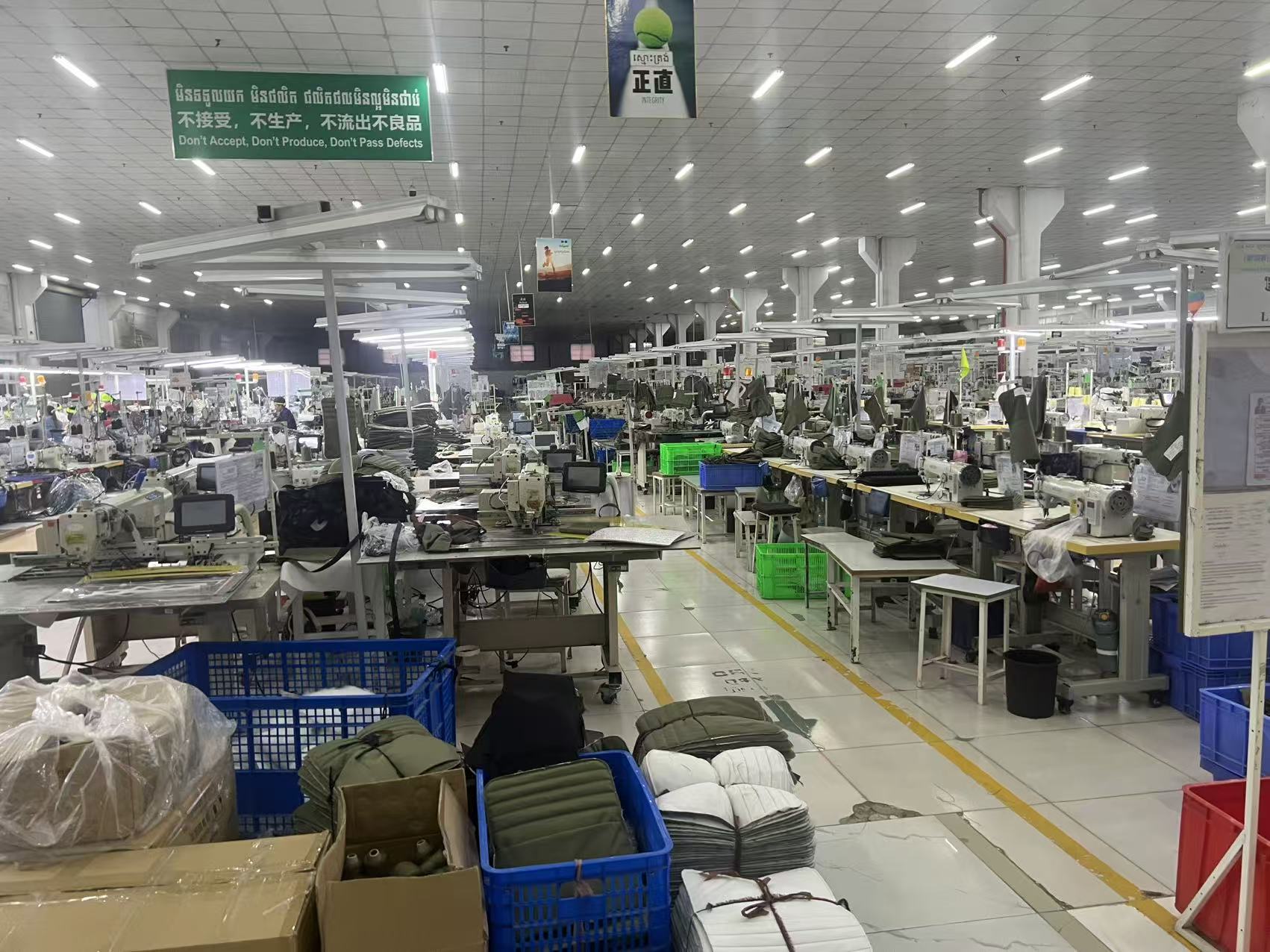 sustainable handbag factory that are making wallet and school bag