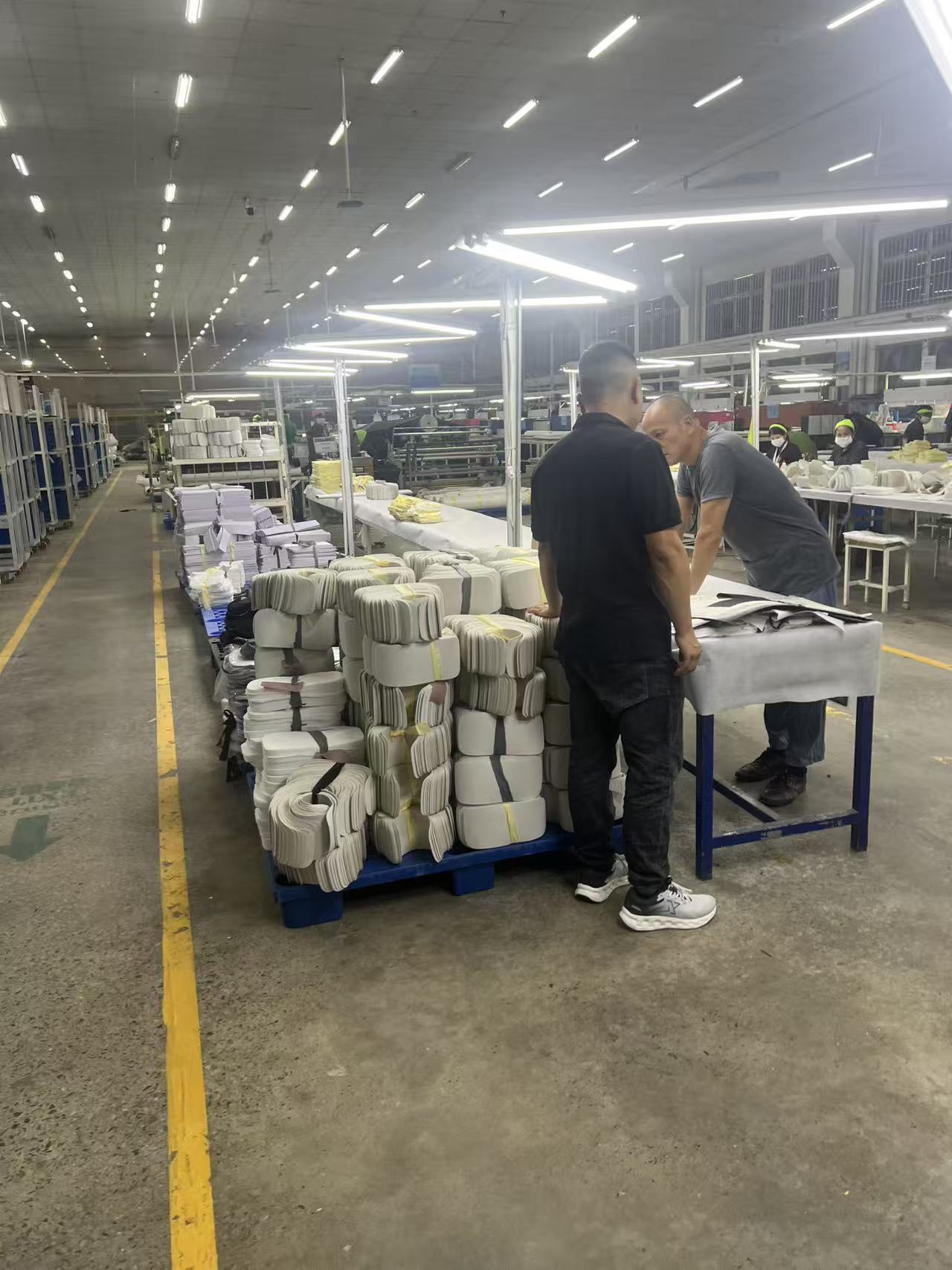 Traceability of the hand bags manufacturer. Flexible MOQ cosmetic bag for customization