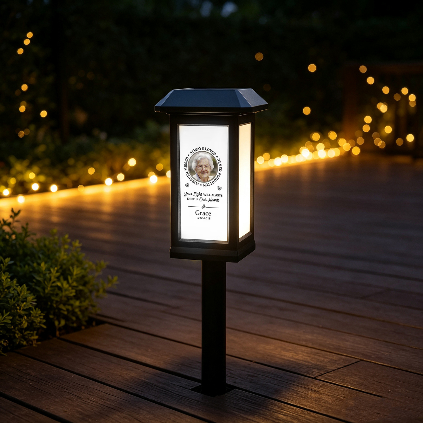 Personalized Memorial Solar Garden Light with Photo, Name & Year, Waterproof Outdoor Sympathy Tribute Decor, Forever in Our Hearts Remembrance Gift for Family & Friends