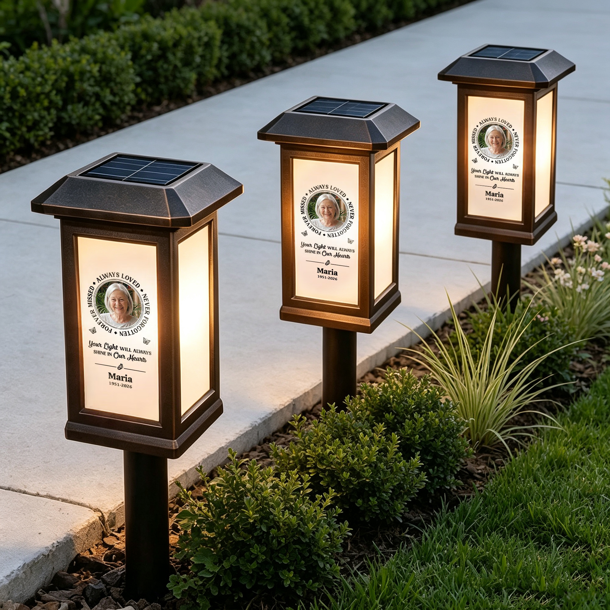 Personalized Memorial Solar Garden Light with Photo, Name & Year, Waterproof Outdoor Sympathy Tribute Decor, Forever in Our Hearts Remembrance Gift for Family & Friends