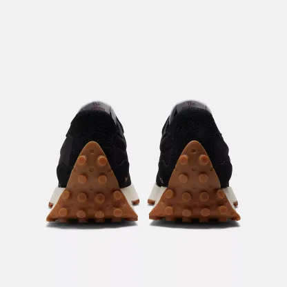 New Bthtalance 327 Svart med vitt och mineralrött