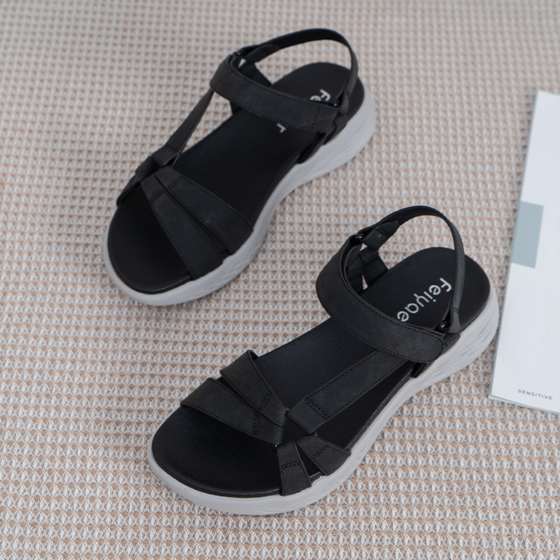 Komfortable damesko med rund, åpen tå og ankelstropper